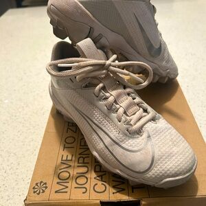 Nike Vapor Edge Shark 2 cleats-White/Pure Platinum/Metallic Silver -size 1.5